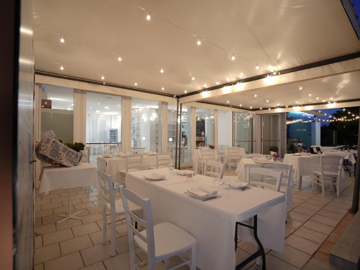 Hotel Rivabella Davoli Exterior photo