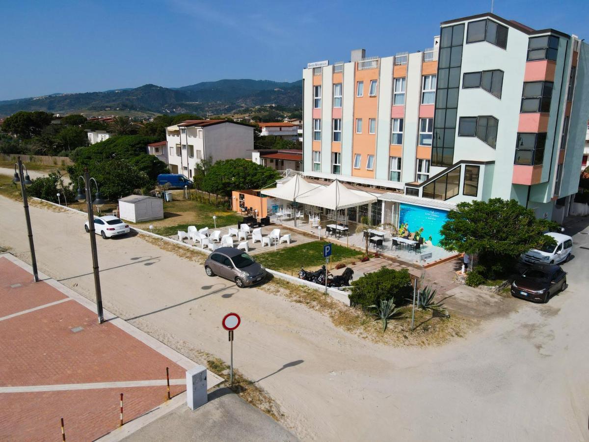 Hotel Rivabella Davoli Exterior photo