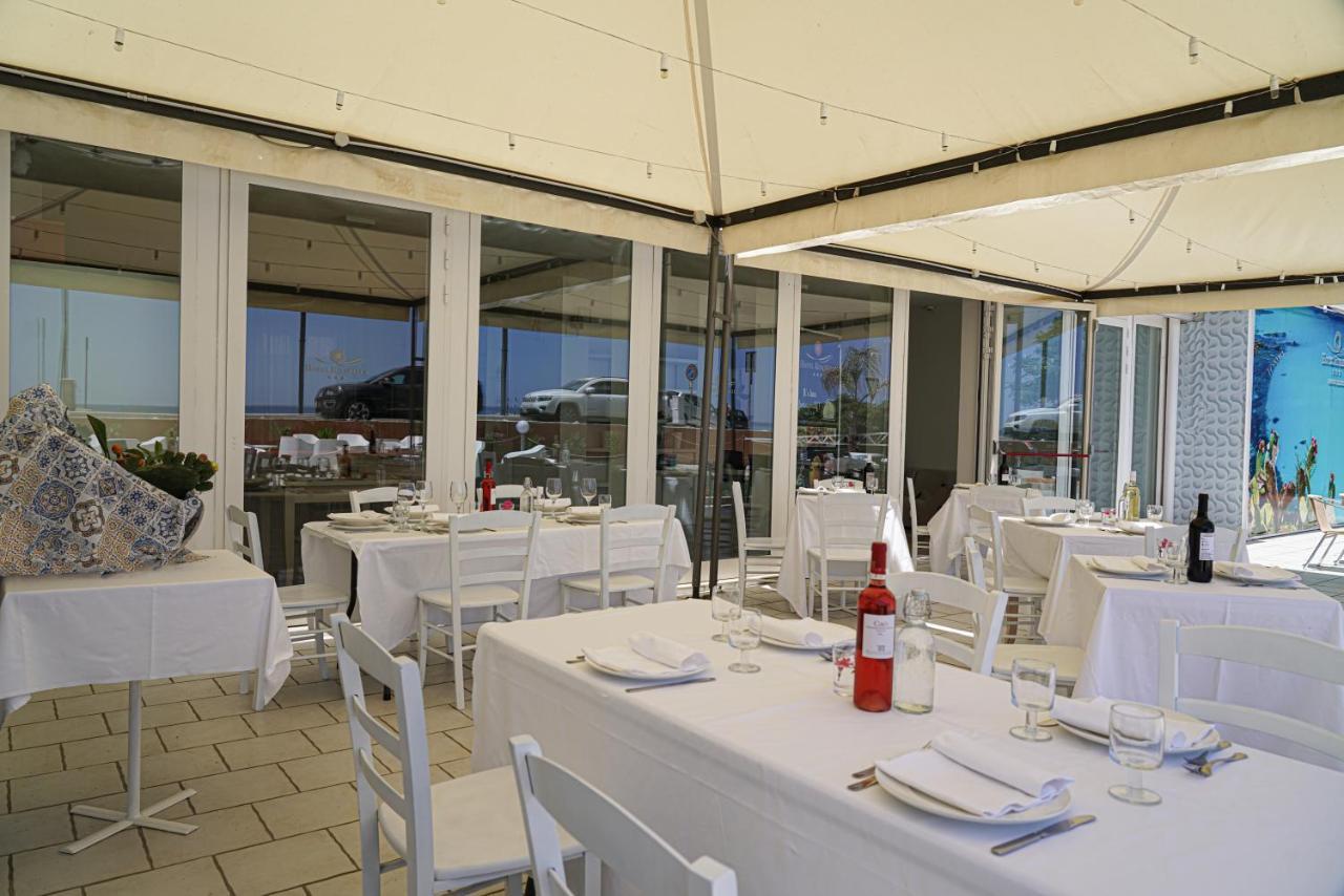 Hotel Rivabella Davoli Exterior photo